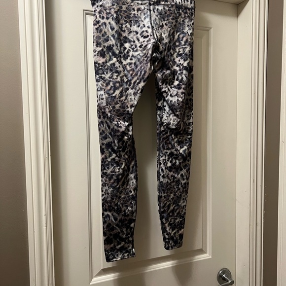 Public Myth pretty animal print legging. - Picture 2 of 4